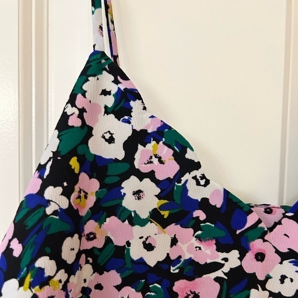 Halogen Scallop‎ Floral Top - Picture 3 of 7